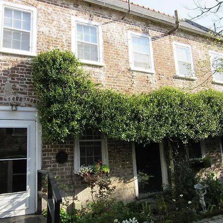 Historic 86 Church Street
